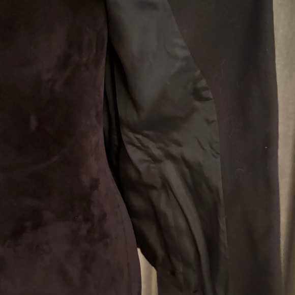 Classic Ann Taylor Black Zip-Up Blazer with a bit of stretch - 6p - Picture 2 of 4